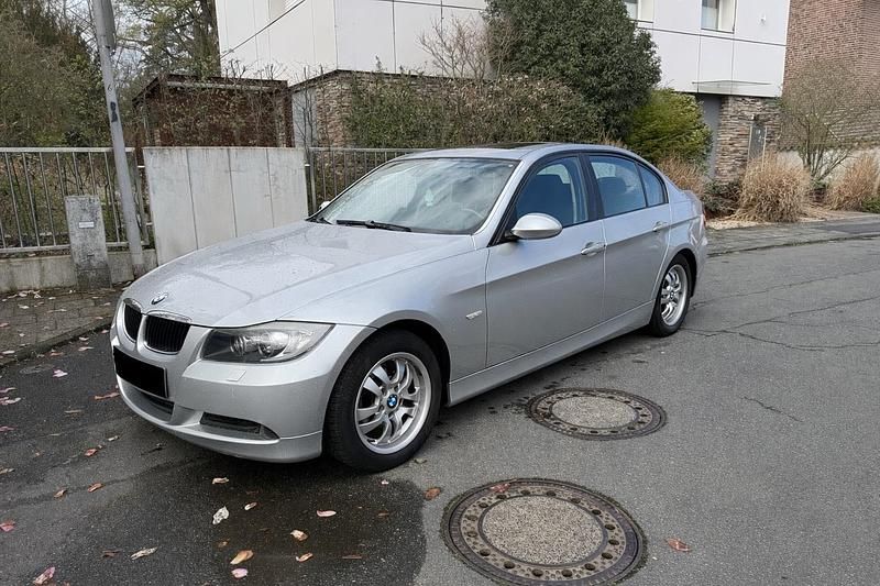 Gebraucht BMW 318 129 PS (94 kW) 2007 Silber Limousine