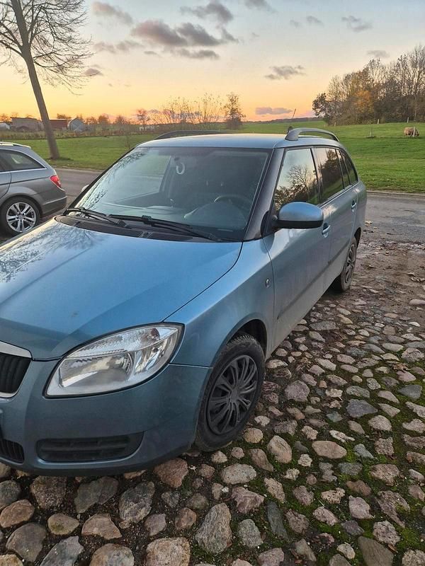 Blau Gebraucht 2008 Skoda Fabia Kombi | 2.000 € (Fairer Preis) - Bild 1/4