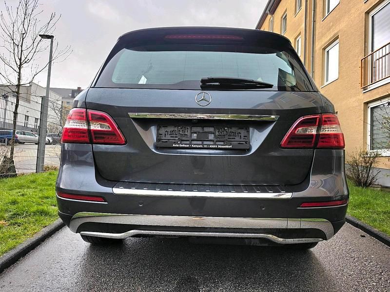 Gebraucht Mercedes ML250 204 PS (150 kW) 2012 Grau SUV