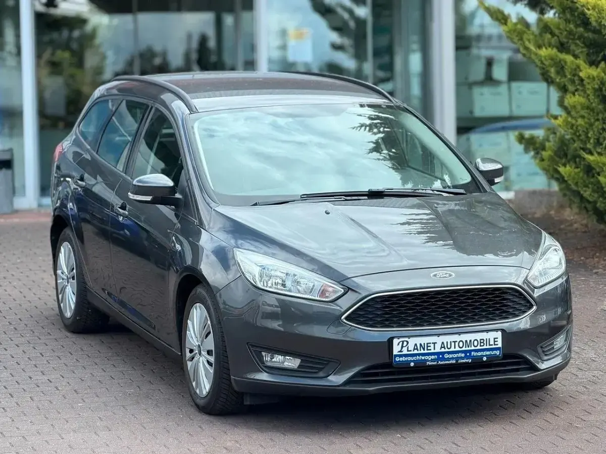 Gebraucht Ford Focus Business Edition 125 PS (91 kW) 2017 Grau Kombi