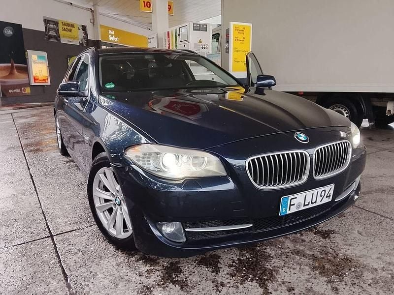 Blau Gebraucht 2010 BMW 520 Sport Line Kombi | 6.998 € (Superpreis) - Bild 1/4