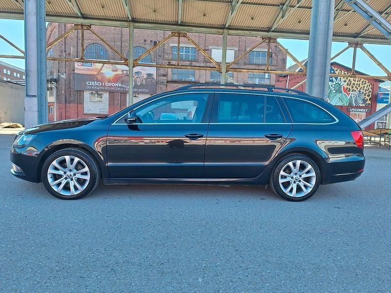 Gebraucht Skoda Superb 140 PS (102 kW) 2015 Schwarz Kombi