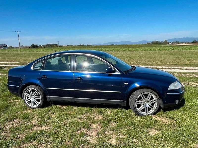 Blau Gebraucht 2003 VW Passat Highline Limousine | 1.500 € (Superpreis) - Bild 1/4