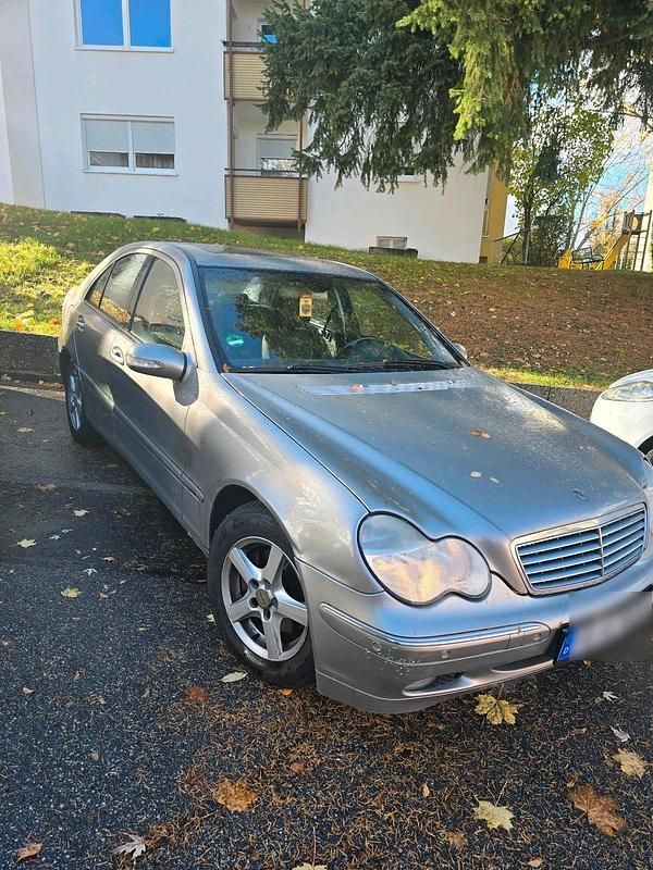 Grau Gebraucht 2004 Mercedes C220 Limousine | 1.750 € (Superpreis) - Bild 1/4