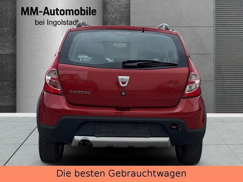 Gebraucht Dacia Sandero Stepway 84 PS (61 kW) 2011 Rot SUV