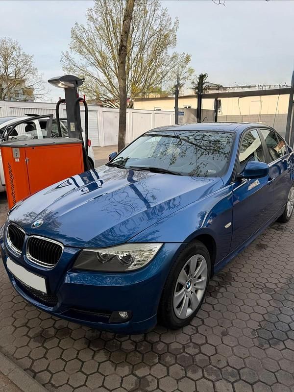 Gebraucht BMW 318 143 PS (105 kW) 2010 Limousine