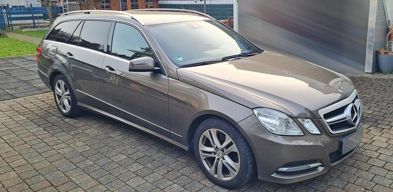 Gebraucht Mercedes E250 Avantgarde 204 PS (150 kW) 2012 Braun Kombi