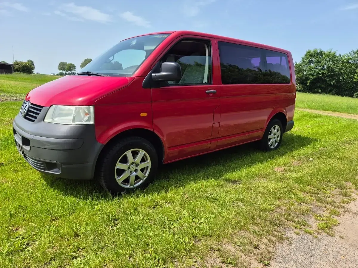 Second-hand VW Transporter 136 CP (100 kW) 2004 Roșu Van