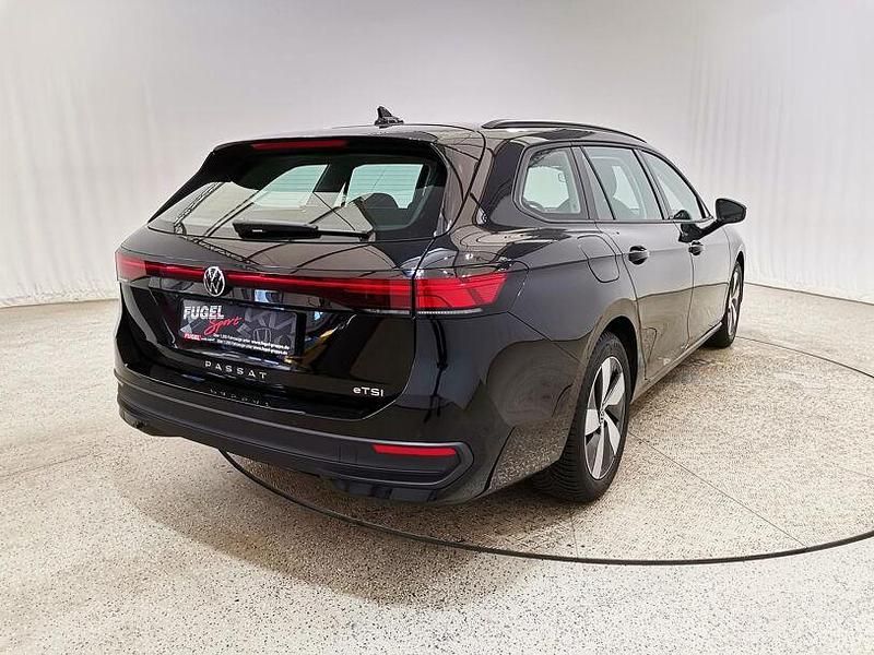 Gebraucht VW Passat 150 PS (110 kW) 2024 Grenadillschwarz metallic Kombi