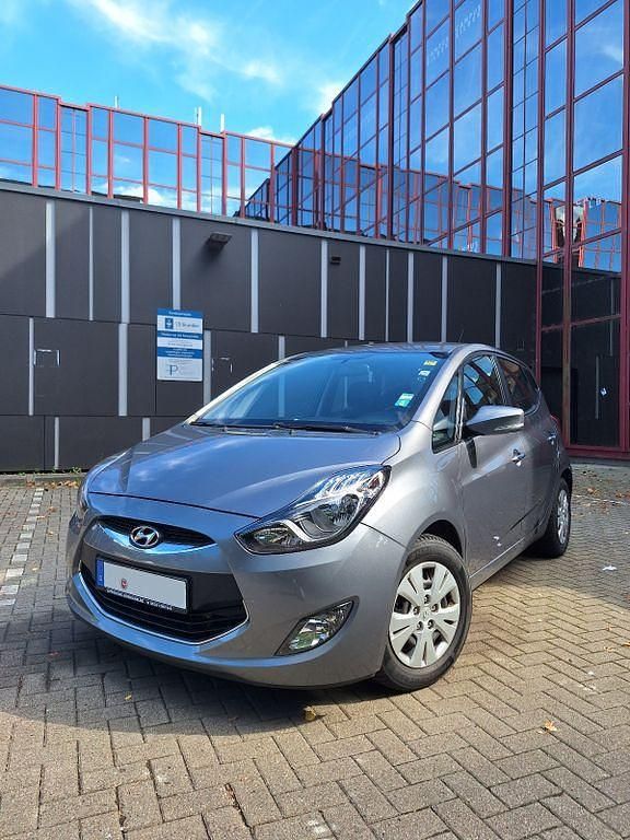 Grau Gebraucht 2013 Hyundai ix20 Classic Van / Kleinbus | 6.200 € (Guter Preis) - Bild 1/4