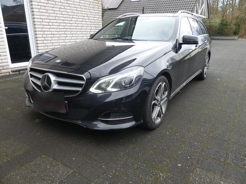 Schwarz Gebraucht 2015 Mercedes E300 Sport Kombi | 15.699 € (Fairer Preis) - Bild 1/4