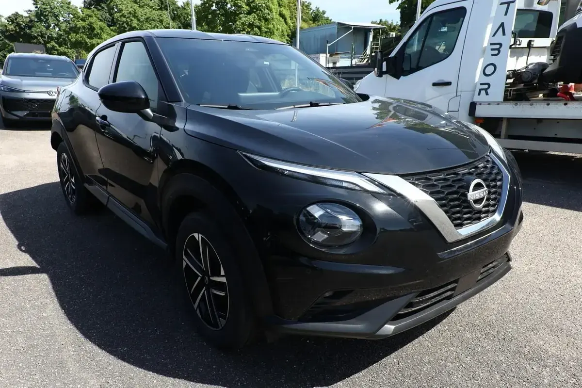 Neu Nissan Juke N-Connecta 114 PS (83 kW) 2025 Pearl black metallic SUV