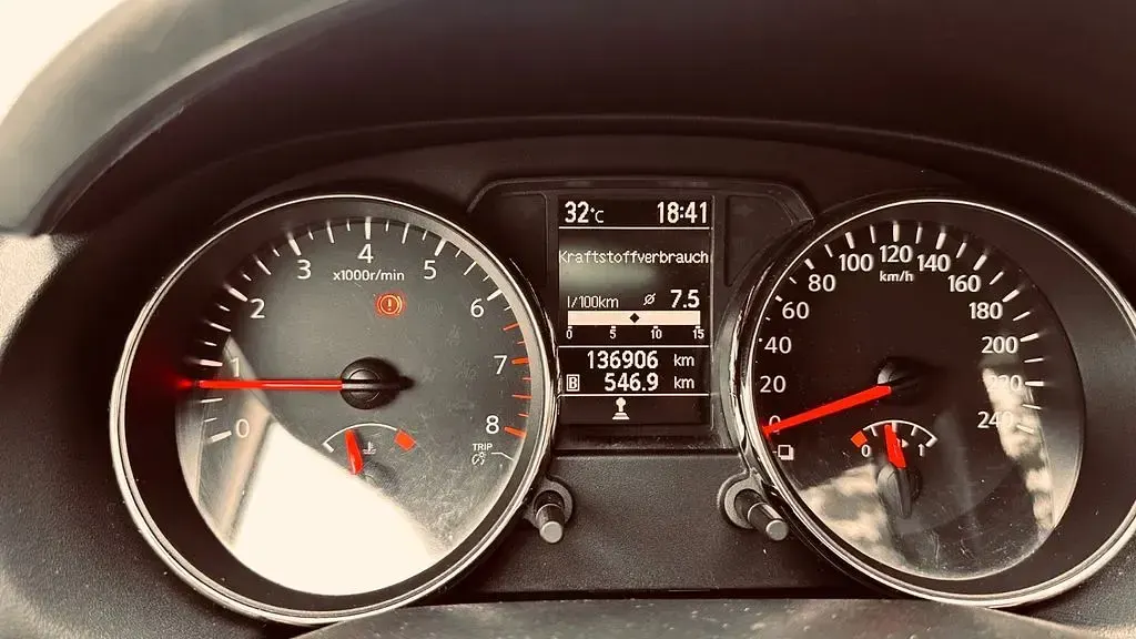 Gebraucht Nissan Qashqai I-Way 117 PS (86 kW) 2011 Silber SUV