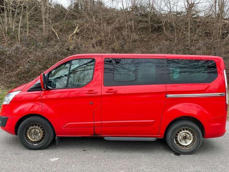 Rot Gebraucht 2016 Ford Tourneo Custom Titanium Van / Kleinbus | 13.500 € - Bild 1/4