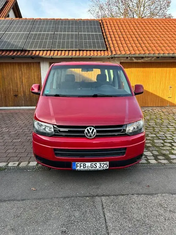Gebraucht VW Multivan 114 PS (83 kW) 2011 Rot Van / Kleinbus