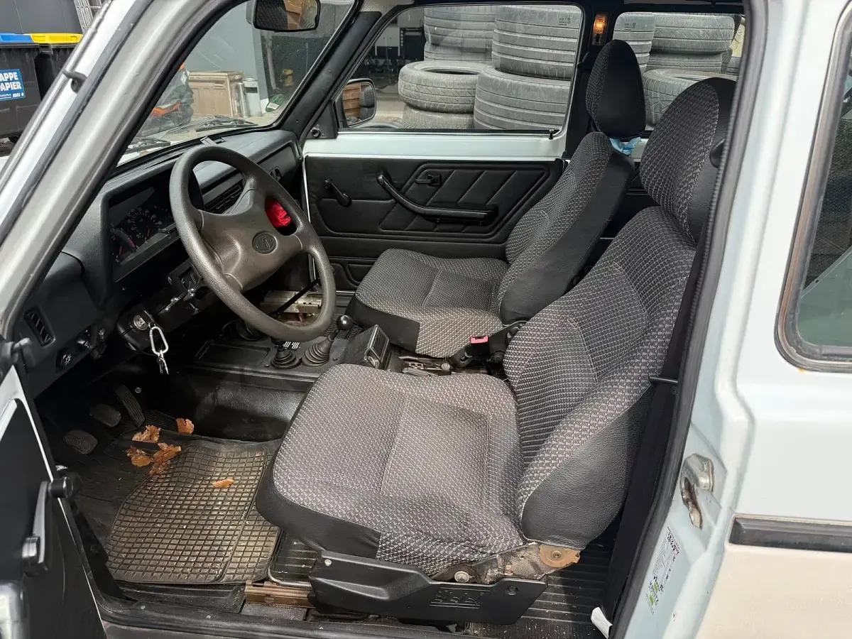 Usata Lada niva 74 CV (54 kW) 2011 Bianco SUV