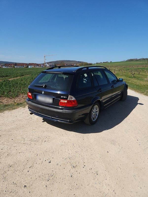 Gebraucht BMW 318 143 PS (105 kW) 2004 Blau Kombi