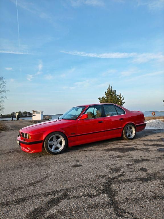 Käytetty BMW 535 Performance 211 HP (155 kW) 1990 Punainen Sedan