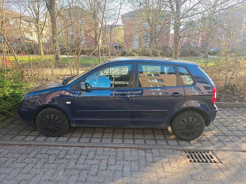 Gebraucht VW Polo 65 PS (47 kW) 2005 Blau Kleinwagen