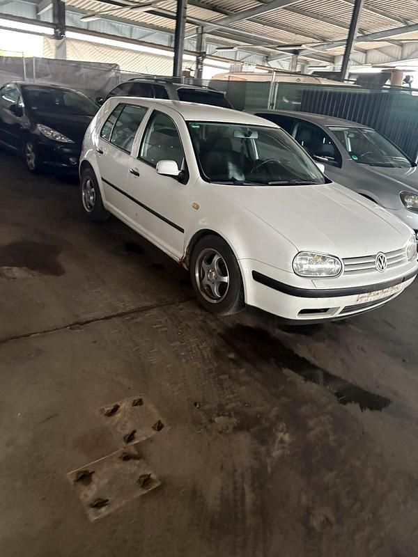 Weiß Gebraucht 2000 VW Golf IV Kleinwagen | 350 € (Superpreis) - Bild 1/4