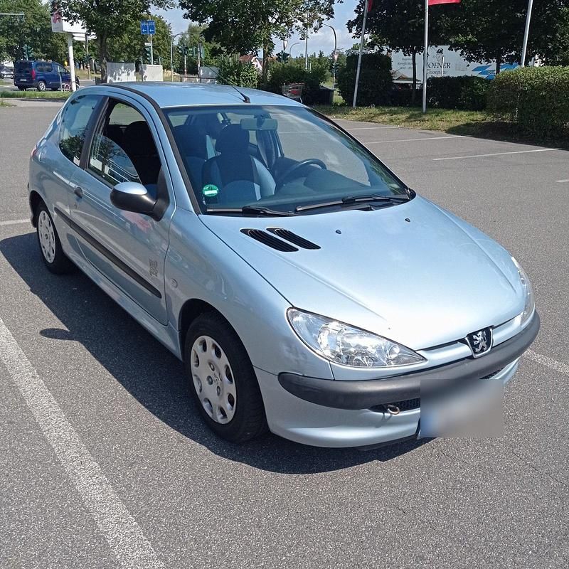 Grau Gebraucht 2004 Peugeot 206 Filou Limousine | 1.700 € (Fairer Preis) - Bild 1/4
