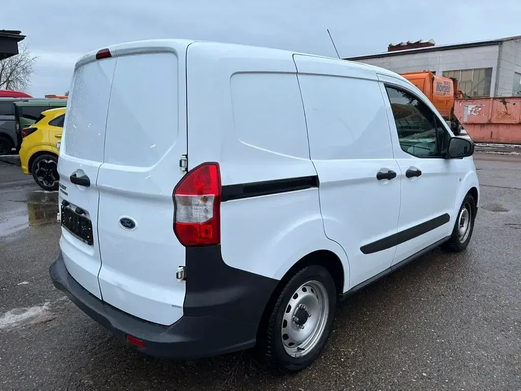 Gebraucht Ford Courier Basis 101 PS (74 kW) 2021 Weiß Van / Kleinbus