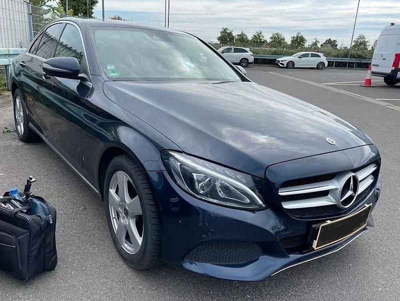 Blau Gebraucht 2017 Mercedes C250 Avantgarde Limousine | 16.999 € (Etwas zu teuer) - Bild 1/4
