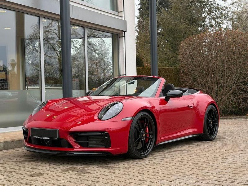 Rot Gebraucht 2024 Porsche 911 Carrera 4 Cabriolet Cabrio | 173.900 € (Etwas zu teuer) - Bild 1/4