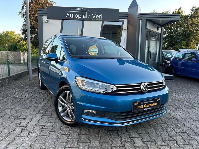 Blau Gebraucht 2019 VW Touran Highline Van / Kleinbus | 16.490 € (Etwas zu teuer) - Bild 1/4