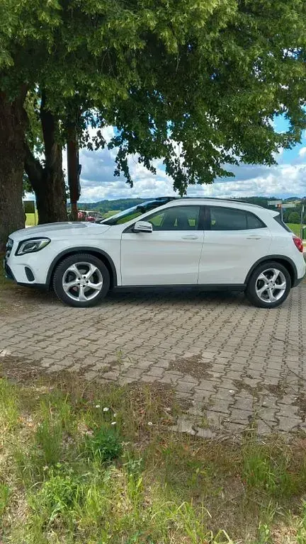 Gebraucht Mercedes GLA200 156 PS (114 kW) 2018 Weiß SUV