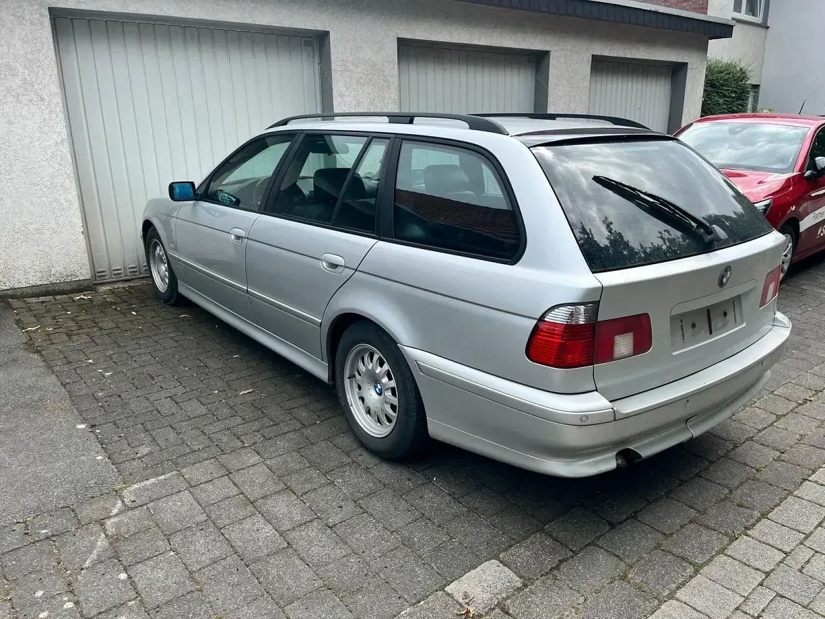 Gebraucht BMW 525 163 PS (119 kW) 2003 Silber Kombi