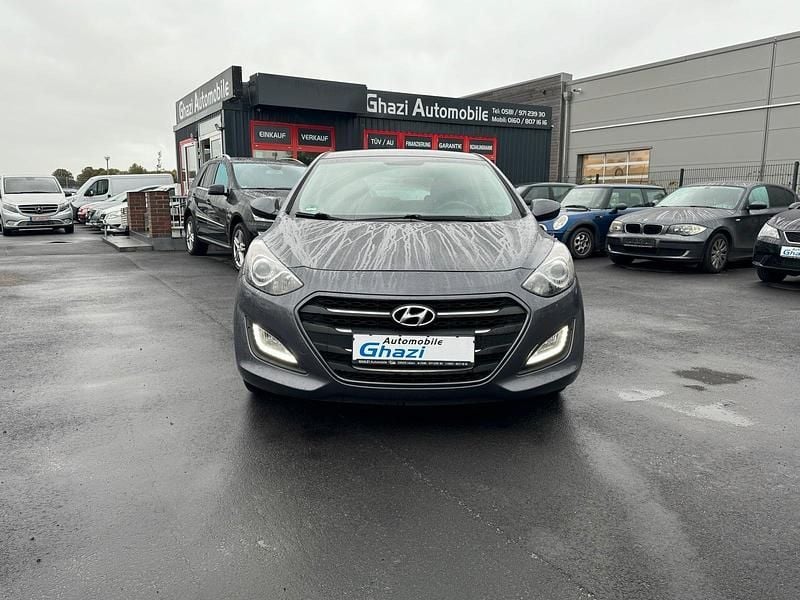 Grau Gebraucht 2016 Hyundai i30 Kleinwagen | 6.800 € (Fairer Preis) - Bild 1/4