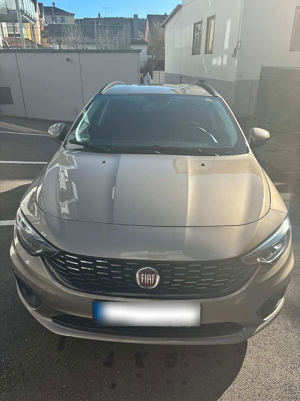 Gebraucht Fiat Tipo 120 PS (88 kW) 2017 Gold Kombi