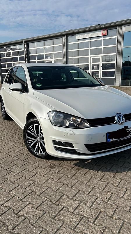 Weiß Gebraucht 2016 VW Golf VII Limousine | 13.299 € (Etwas zu teuer) - Bild 1/4