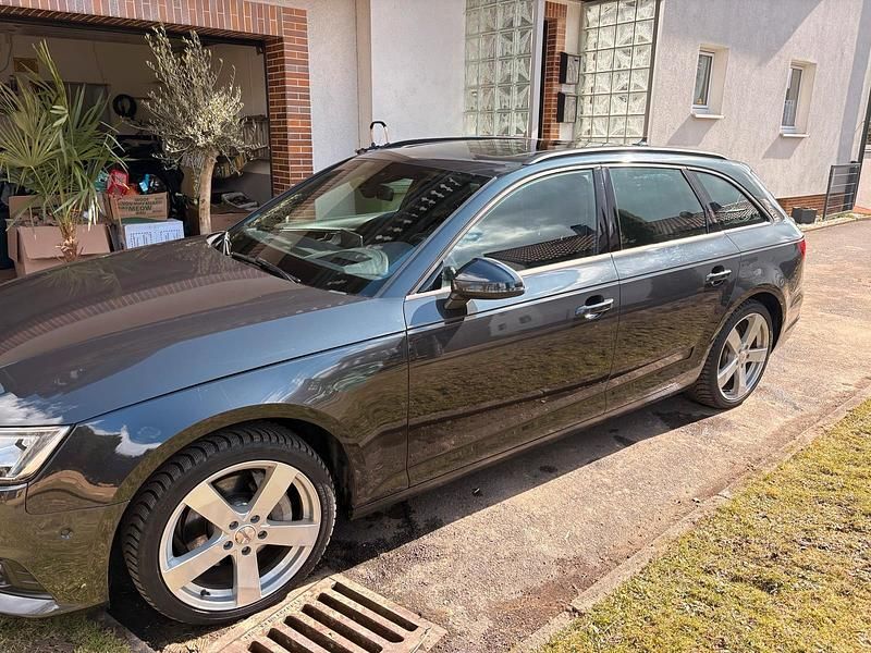 Gebraucht Audi A4 Comfort 190 PS (139 kW) 2018 Grau Kombi