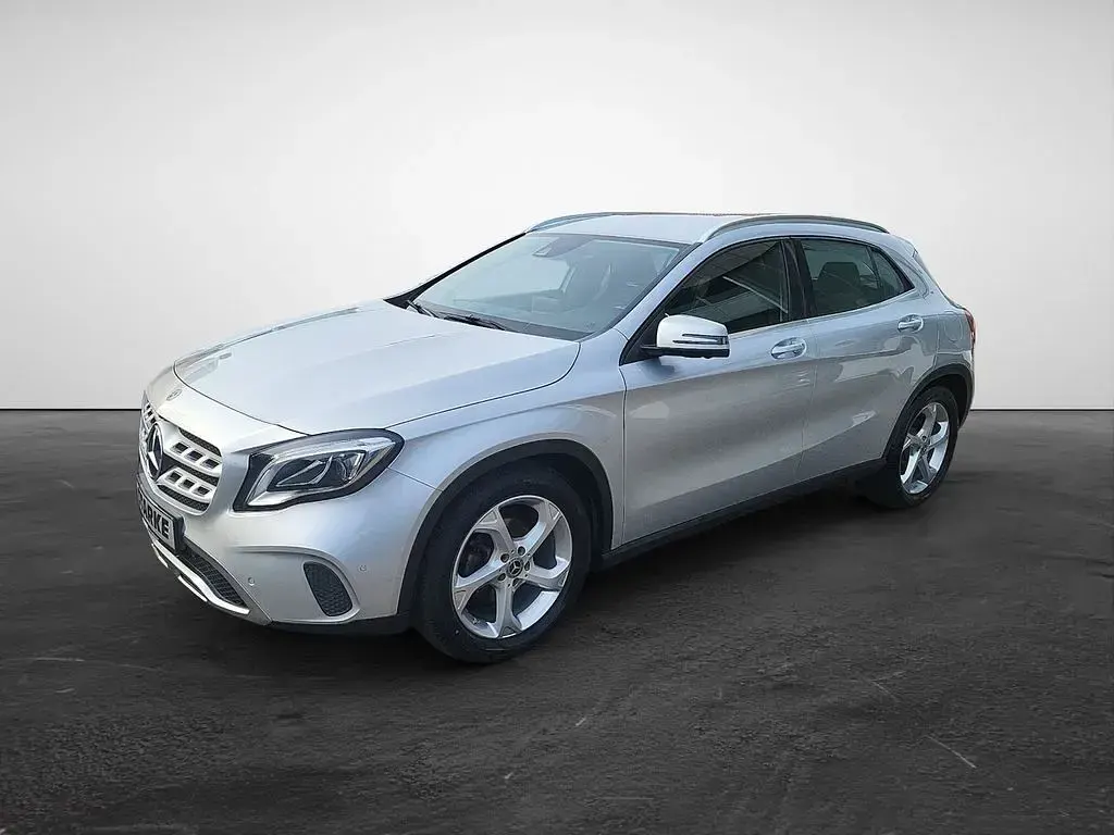 Gebraucht Mercedes GLA180 122 PS (89 kW) 2019 Silber SUV