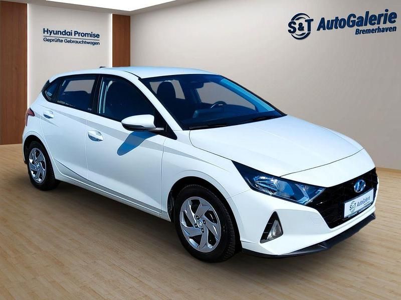 Gebraucht Hyundai i20 Select 101 PS (74 kW) 2021 Weiß Kleinwagen