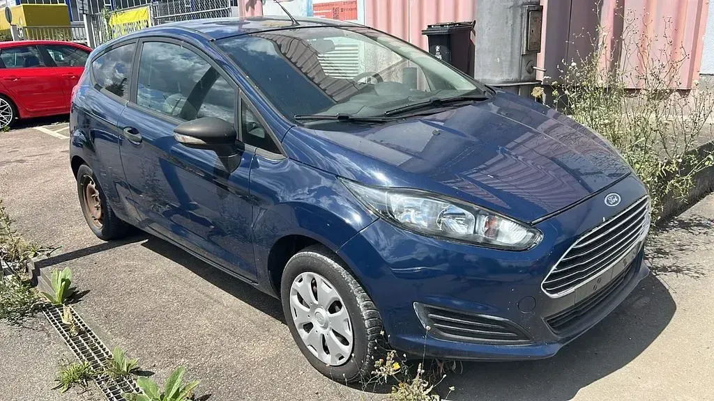 Gebraucht Ford Fiesta Ambiente 60 PS (44 kW) 2014 Blau Kleinwagen