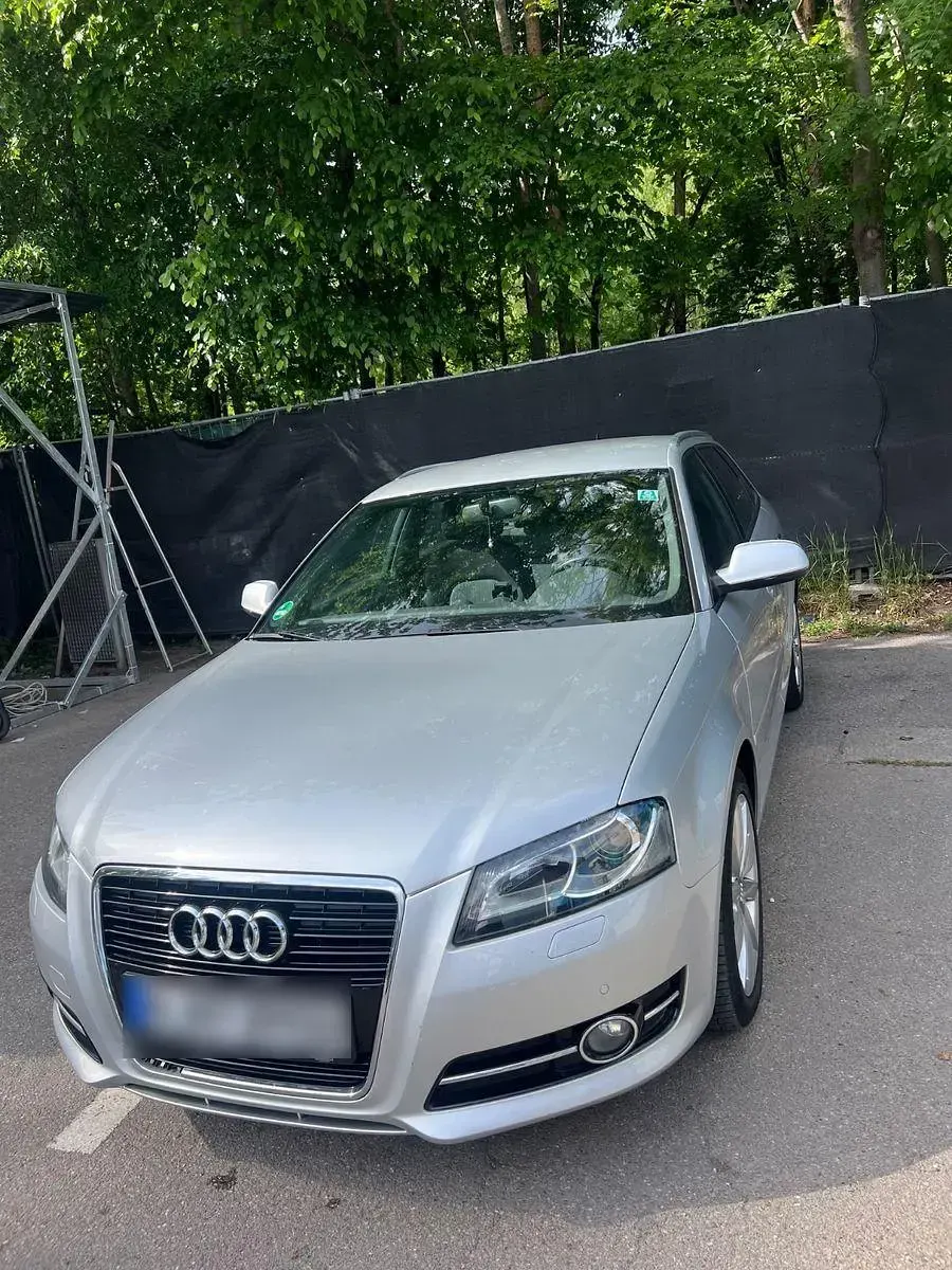 Gebraucht Audi A3 Sportback Sport 125 PS (91 kW) 2012 Silber Kleinwagen