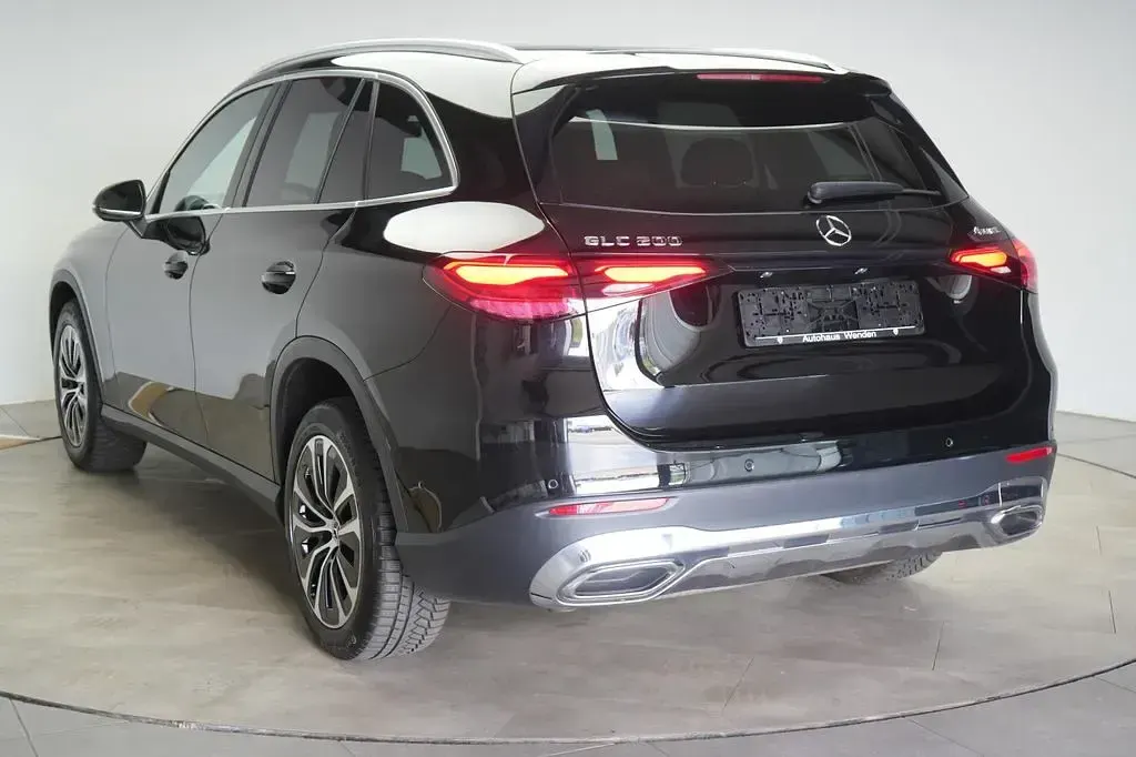 Gebraucht Mercedes GLC200 Advanced 204 PS (150 kW) 2023 Schwarz SUV