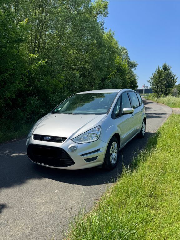 Silber Gebraucht 2013 Ford S-MAX Trend Van / Kleinbus | 8.299 € (Fairer Preis) - Bild 1/4