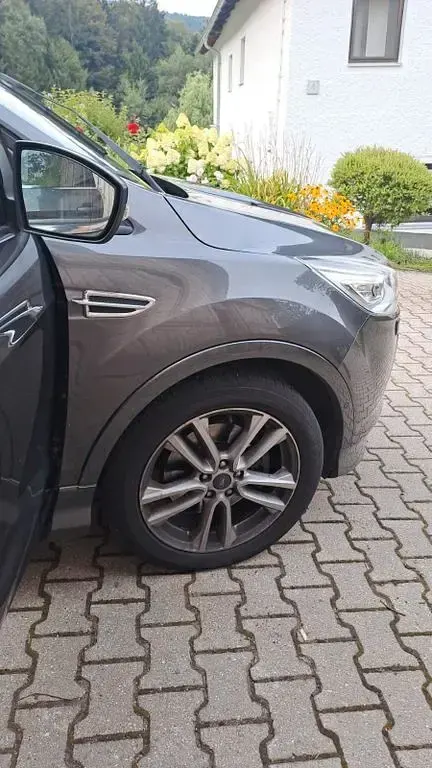 Gebraucht Ford Kuga Titanium 179 PS (131 kW) 2016 Grau SUV