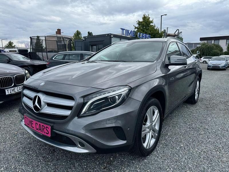Grau Gebraucht 2016 Mercedes GLA200 SUV | 15.950 € (Fairer Preis) - Bild 1/4
