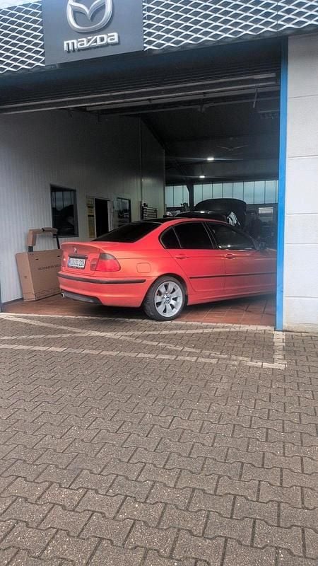 Gebraucht BMW 325 192 PS (141 kW) 2001 Rot Limousine