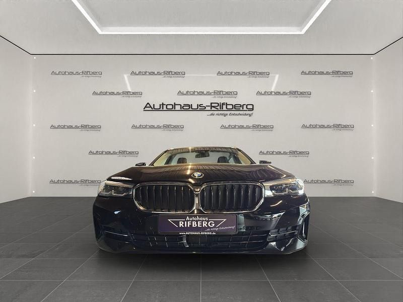 Gebraucht BMW 520 Performance 190 PS (139 kW) 2023 Schwarz Kombi
