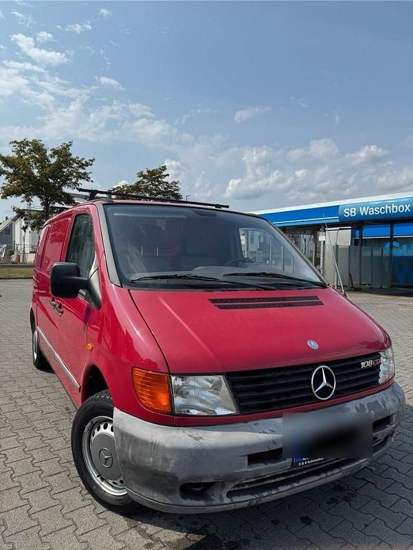 Rot Gebraucht 1999 Mercedes Vito Van / Kleinbus | 3.400 € - Bild 1/4