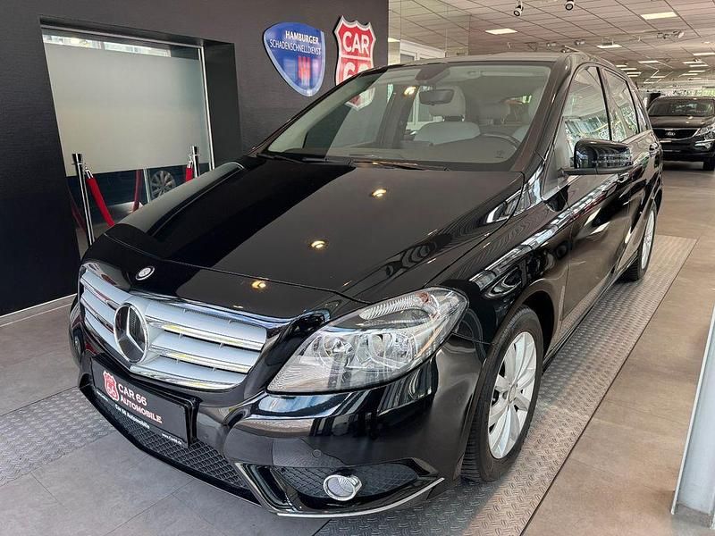 Schwarz Gebraucht 2014 Mercedes B180 Van / Kleinbus | 12.900 € (Guter Preis) - Bild 1/4