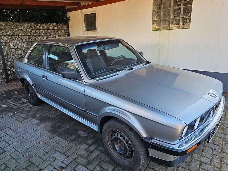 Gebraucht BMW 325 171 PS (125 kW) 1987 Silber Coupé