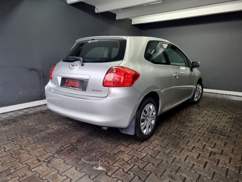 Gebraucht Toyota Auris Sol 97 PS (71 kW) 2007 Silber Limousine