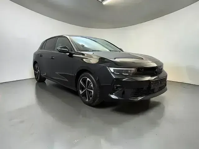 Gebraucht Opel Astra 131 PS (96 kW) 2025 Schwarz Kleinwagen